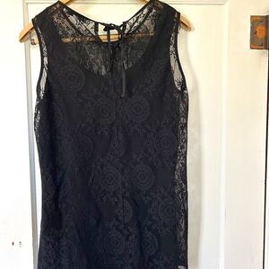 CAbi " Date Night" Black Floral Lace Sheath  Lined Sleeveless Cami Tank Blouse